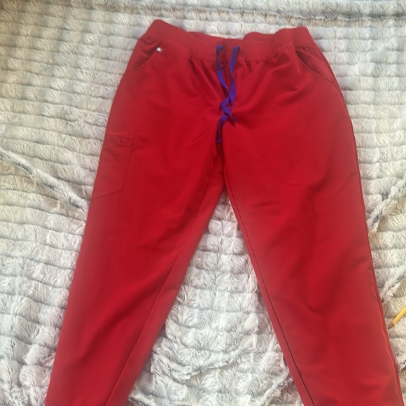 Figs - Red - Zamora™ & Rafaela™ Scrub Set - Picture 6 of 7